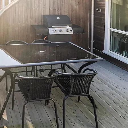 Nice In W/ Outdoor Swimming Pool And 1 Bedrooms 펜션 *
